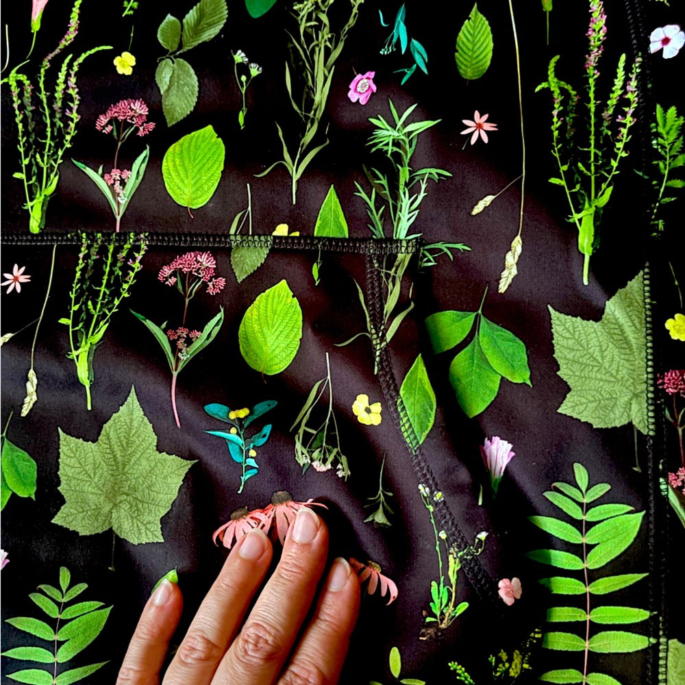 Burton Women’s Oakledge Forest Botanical Hoodie size small